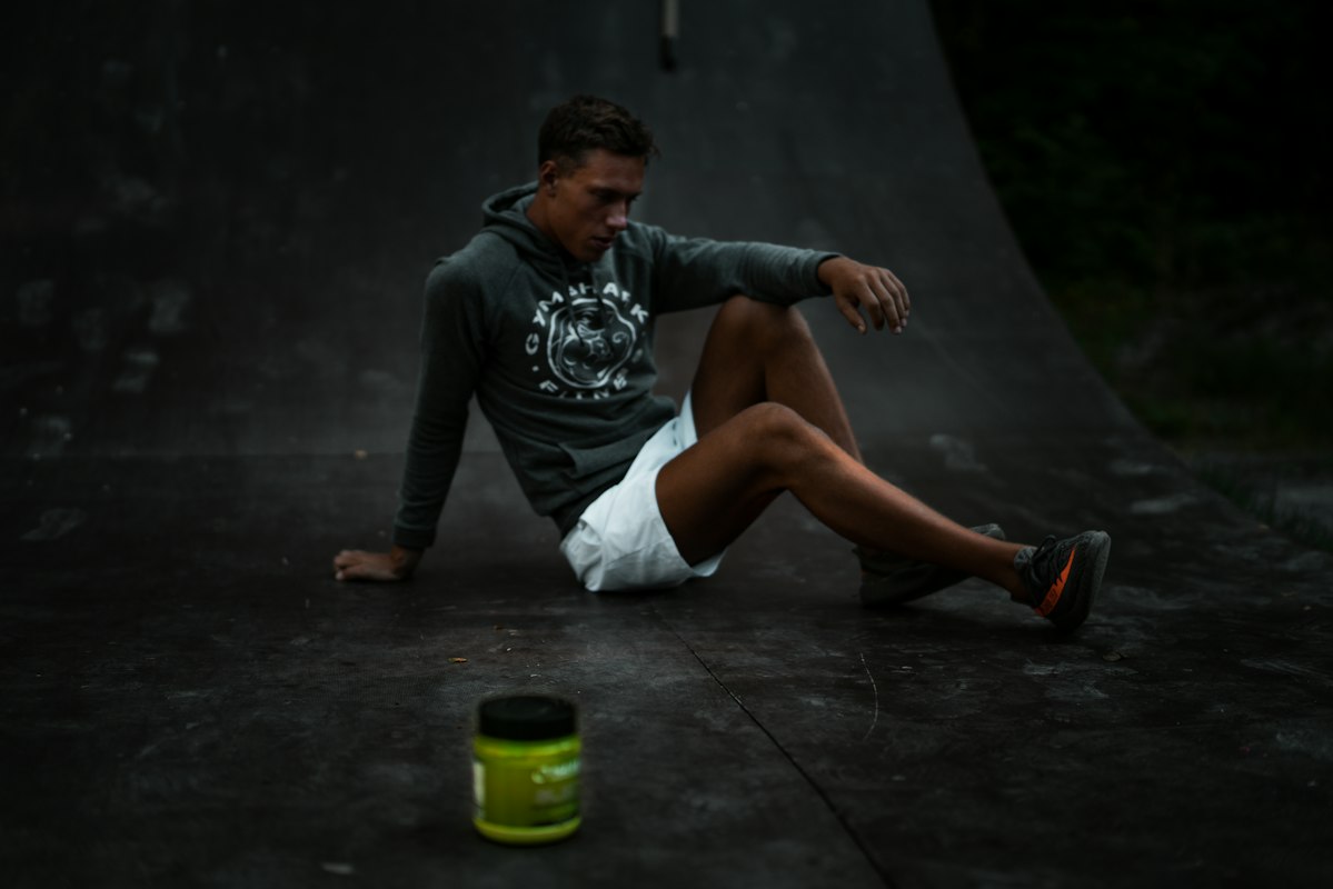Tee trinken vor dem Fitnesstraining